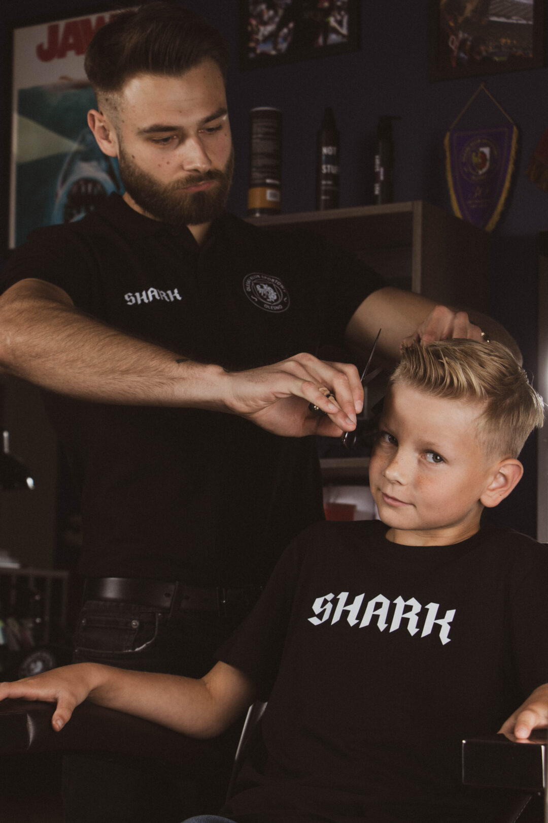 Czarny T-shirt (dziecięcy) - Shark logo - obrazek 3