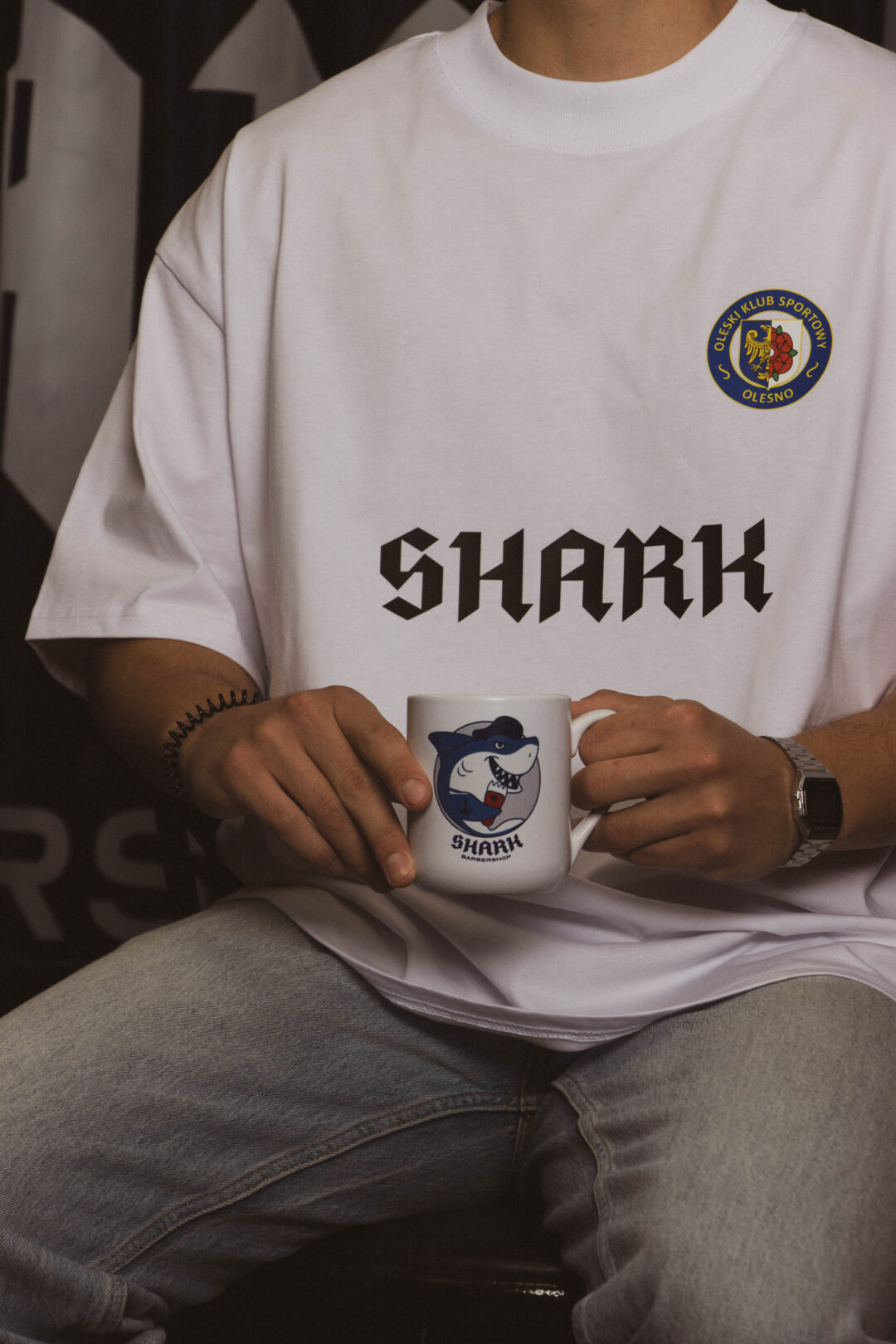 Biały T-shirt oversize - Shark x OKS Olesno - obrazek 5