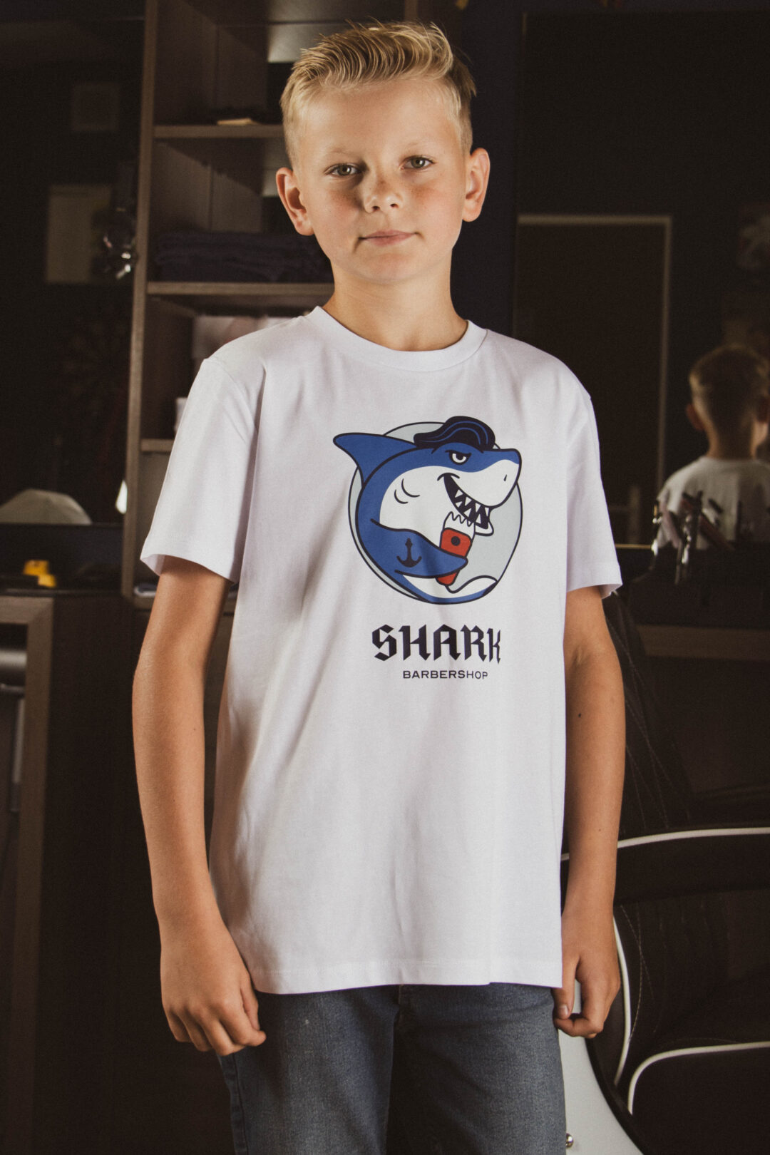 Biały T-shirt (dziecięcy) - Shark logo - obrazek 3