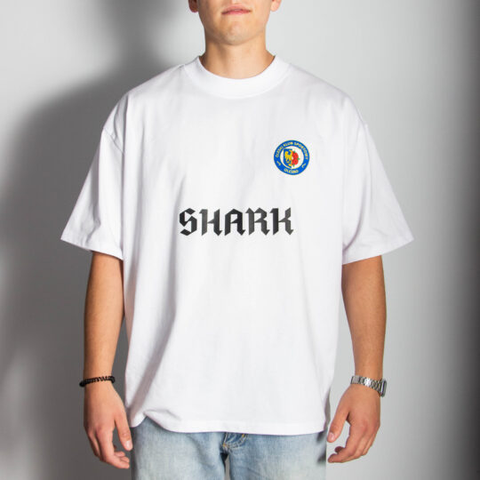 Biały T-shirt oversize - Shark x OKS Olesno