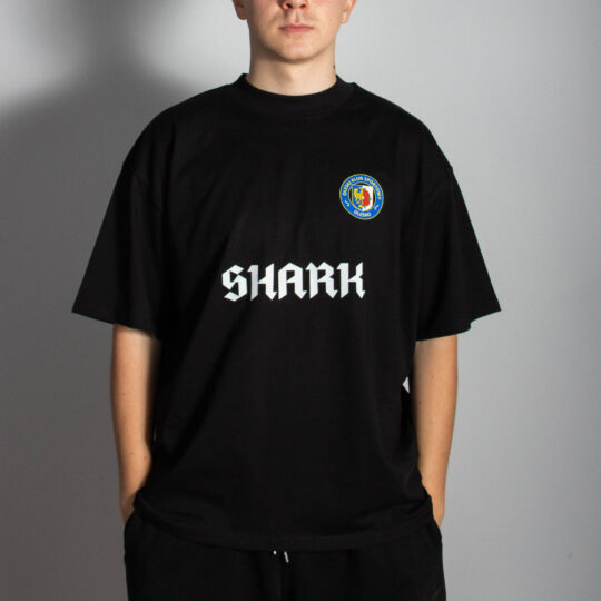 Czarny T-shirt oversize - Shark x OKS Olesno