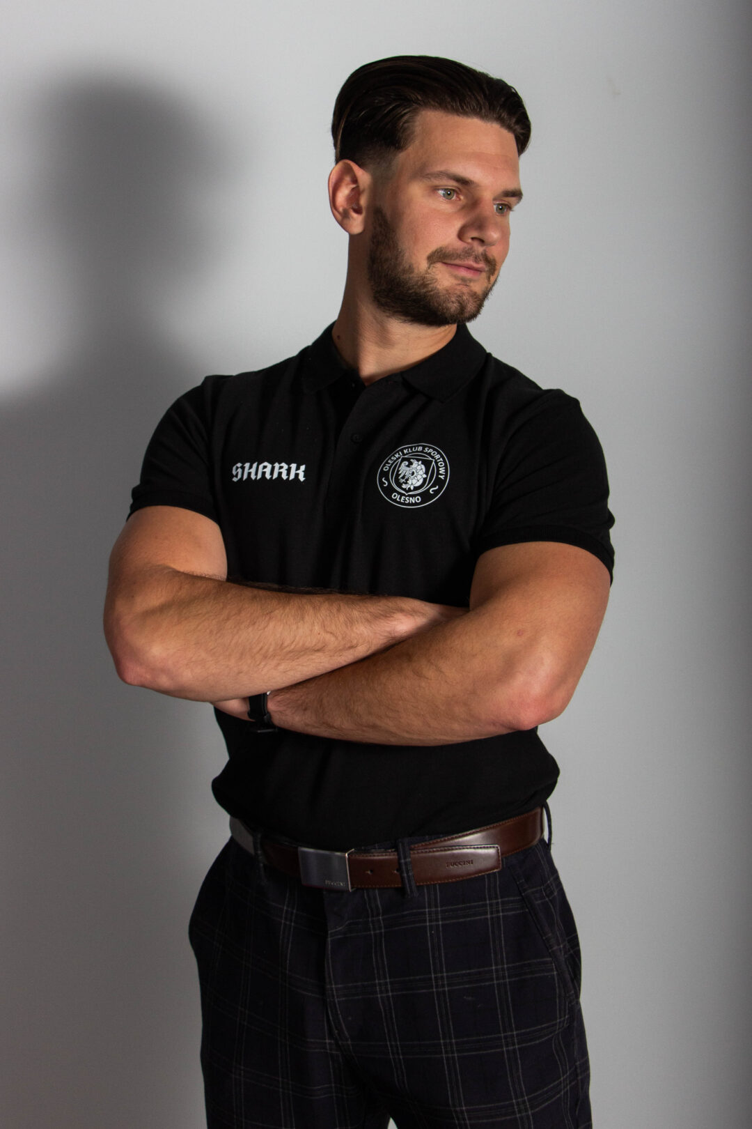 Czarna koszulka Polo - Shark x OKS Olesno - obrazek 3