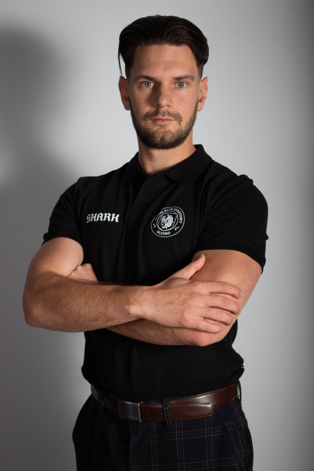Czarna koszulka Polo - Shark x OKS Olesno - obrazek 2