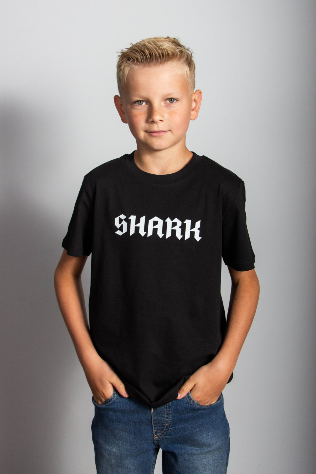 Czarny T-shirt (dziecięcy) - Shark logo
